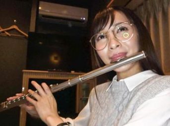 【素人ナンパ】ネットでゲットしたコンクールで受賞歴もある現役音大生のフルート奏者女学生！