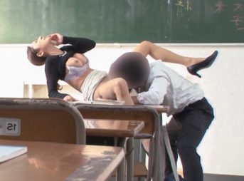 【南條れいな】たわわなおっぱいスレンダー女先生が放課後教え子から机に押し倒されておまんこクンニ手マン愛撫で声我慢興奮イキ！