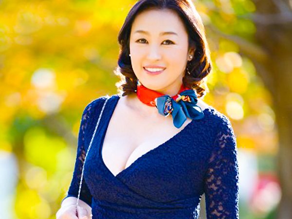 【淫乱熟女】むちむちボディの淫乱熟女が年下おチンコにシャブリつき欲情MAX！騎乗位で自ら腰振り興奮昇天！