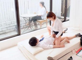 ＜モニタリング＞三者面談中の淫乱美人教師が保護者を外に待たせて生徒チンコを誘惑SEX！