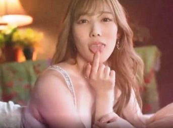 【小宵こなん】エロい舌を絡ませベロチューしてきた巨乳美痴女の濃厚唾液と大きなおっぱい密着で脳内とチ〇ポが発情して。。