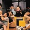 【本番NGのおっぱいパブ店】オッパブ嬢は欲求不満、閉店後にボーイのチ●ポで性欲解消