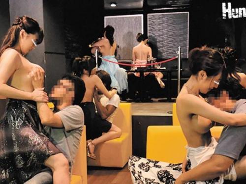 【本番NGのおっぱいパブ店】オッパブ嬢は欲求不満、閉店後にボーイのチ●ポで性欲解消