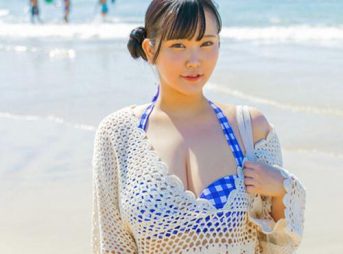 【マジックミラー号】Hカップ美爆乳のロリJDになか出し！サークル仲間の男女が発情…そのまま一気に生ハメ