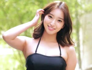 【素人ナンパ】151cmの低身長だというビキニ女学生！が大きい男性と素股オイルマッサージをする色気のあるお姉さん！