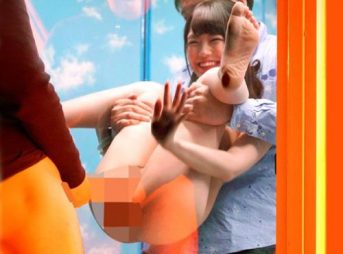 ＜逆転マジックミラー号＞「わたしのオマンコ…大勢の男の人に見られてた///」MM号の車外へ向けてワレメ公開ｗ＜素人ロリ＞