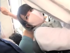 【JK痴〇】電車の中で痴〇される制服女子！電車から降りて連れ込まれた場所で幼いフェイスな美少女がパコられる！