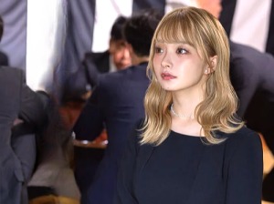 【奥様NTR】「あっ…だめっ…」既婚の22歳GAL！久しぶりに再会した同級生にパコられる金髪GAL！